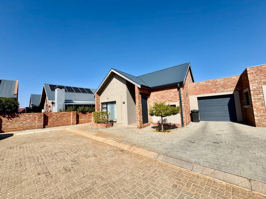 2 Bedroom Property for Sale in Van Der Hoff Park North West